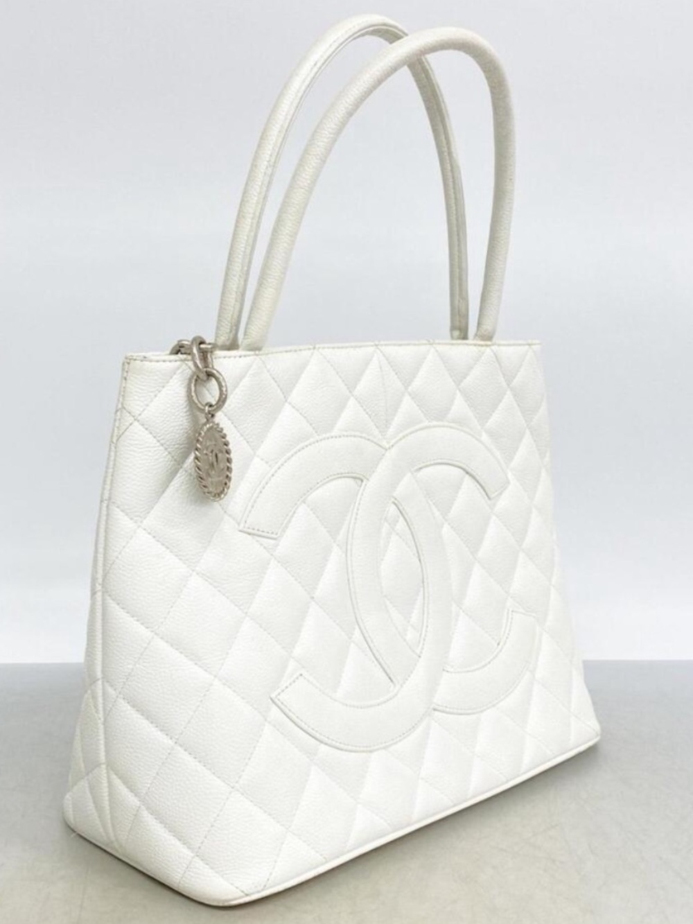 CHANEL White Quilted Caviar Leather Medallion